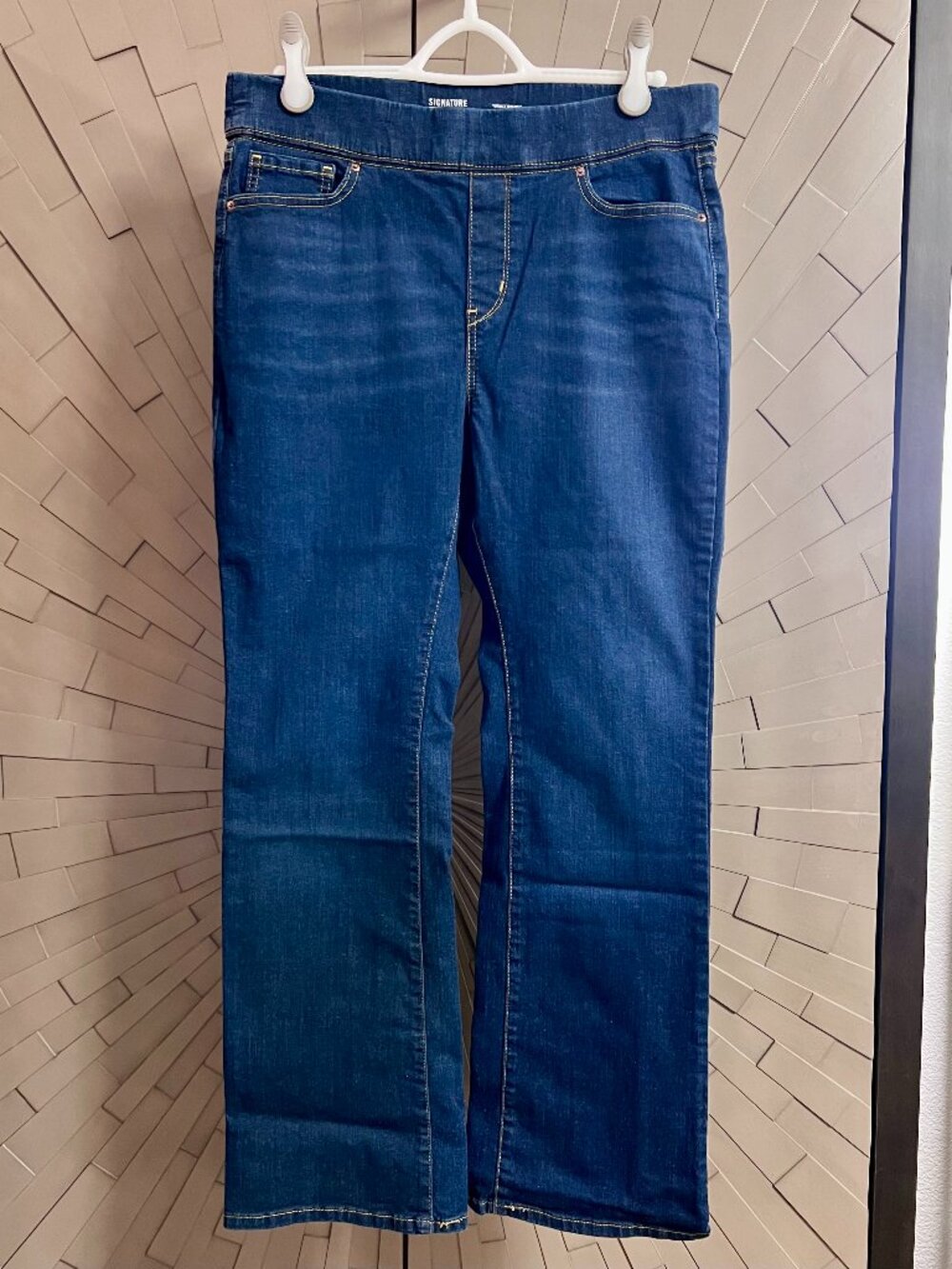 Levi Women's Totally Shaping Bootcut Pull On Jeans 12 Short